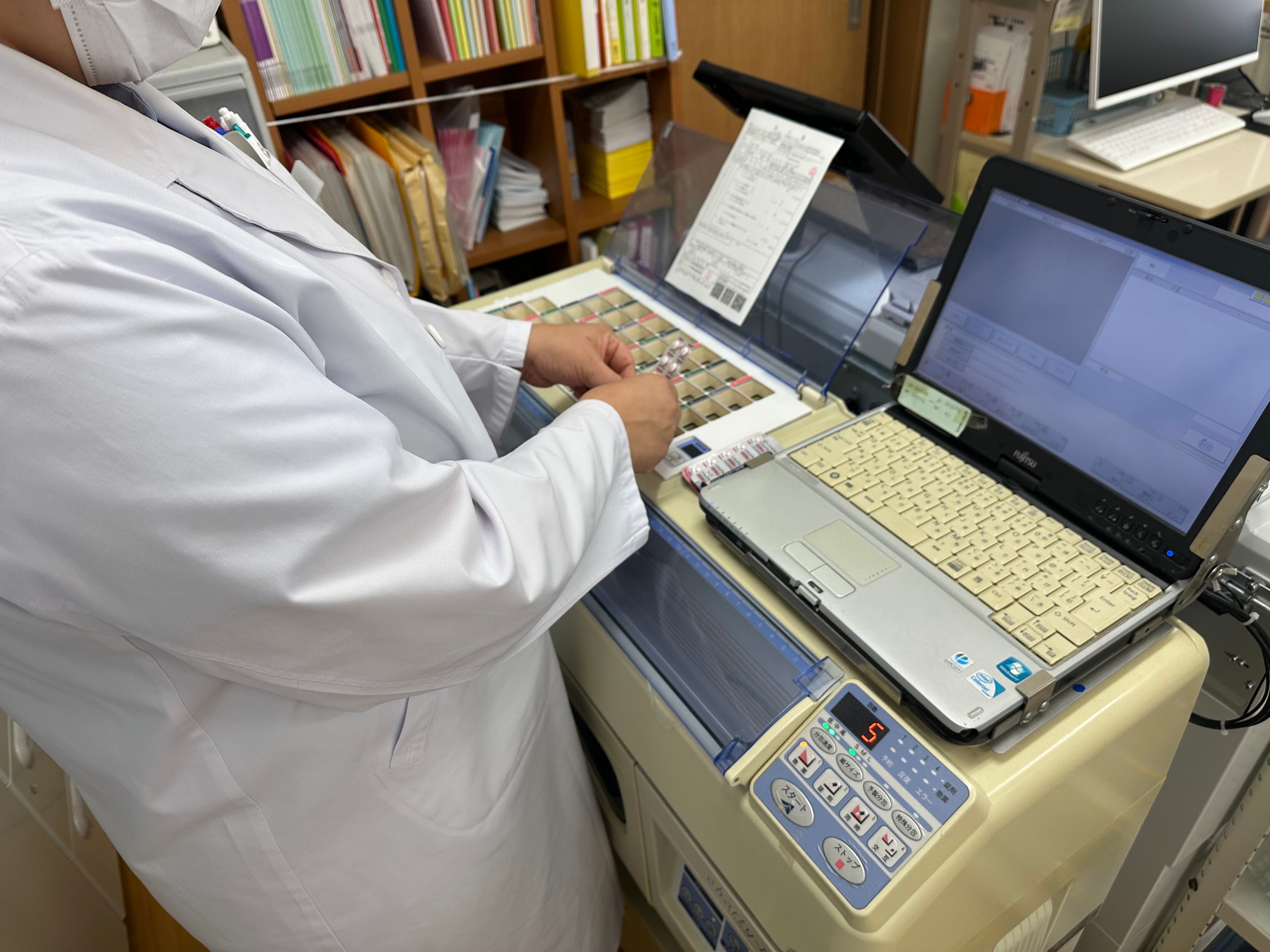 すみれ薬局のカバー画像