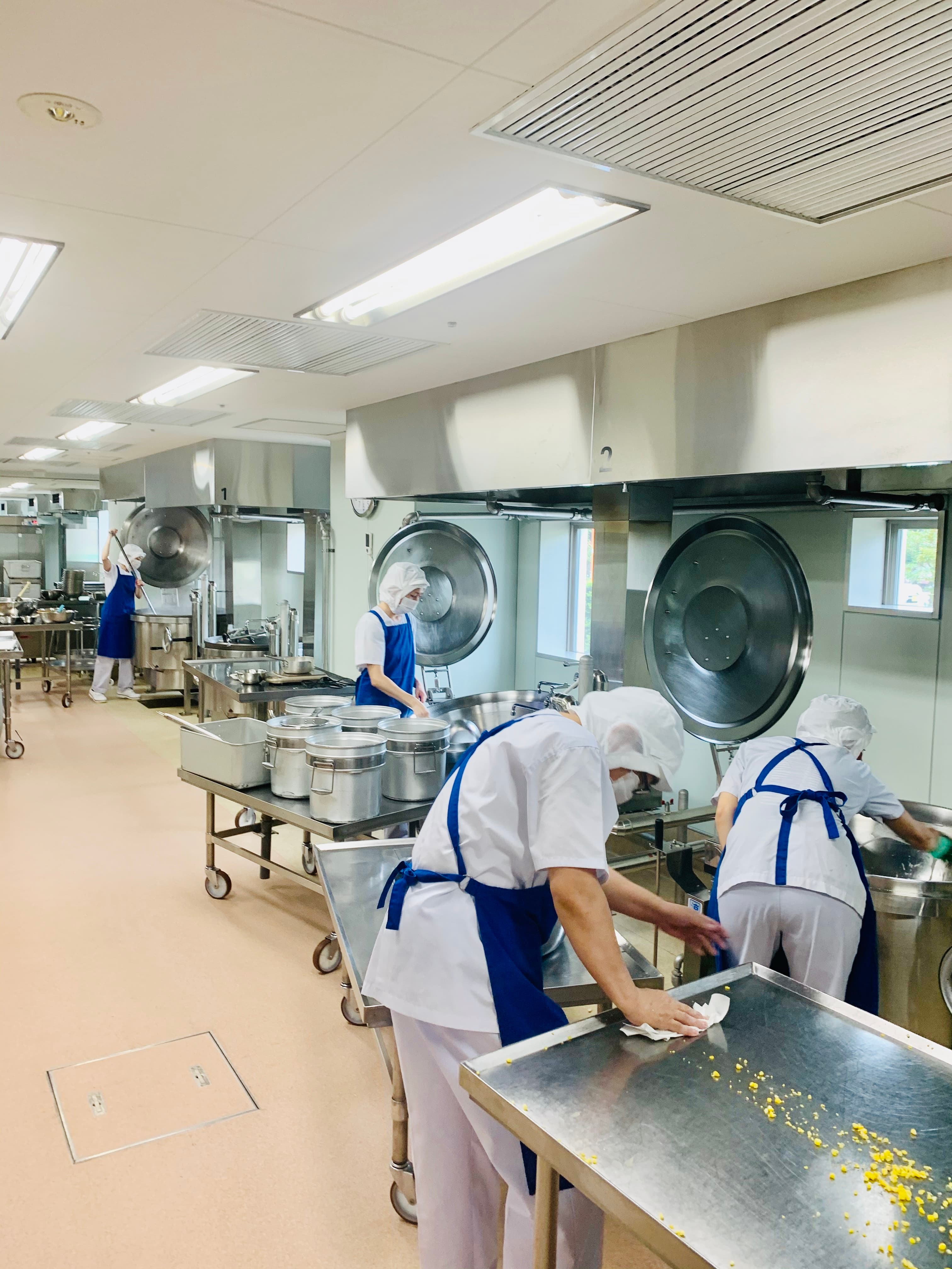 東京都立臨海特別支援学校内の厨房のカバー画像